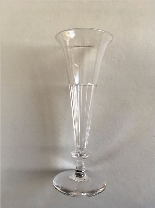 fig 3. A harlequin set of 6 Victorian champagne flutes