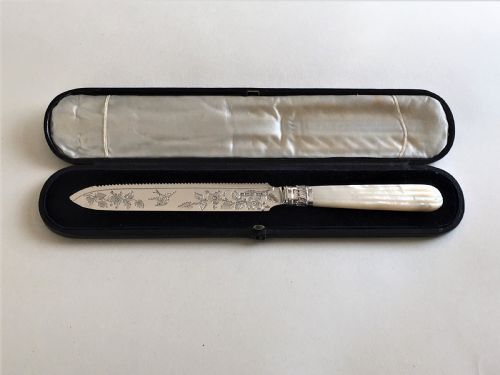 A Bird Engraved Boxed Silver Cake Knife