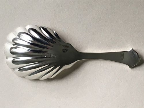 fig 1. A handsome Onslow pattern silver caddy spoon