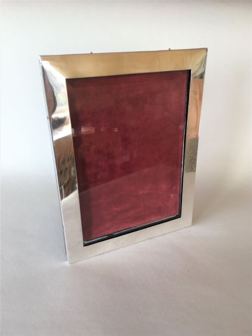 fig 1. A handsome Edwardian silver photo frame