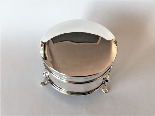 fig 1. A stylish George V silver trinket box