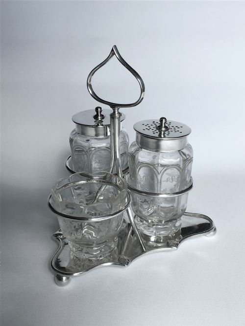 An Attractive Edwardian Silver Three Piece Cruet Set