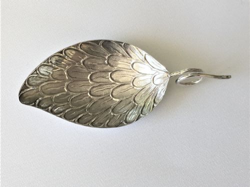 fig 1. A gorgeous Georgian silver 'leaf' caddy spoon