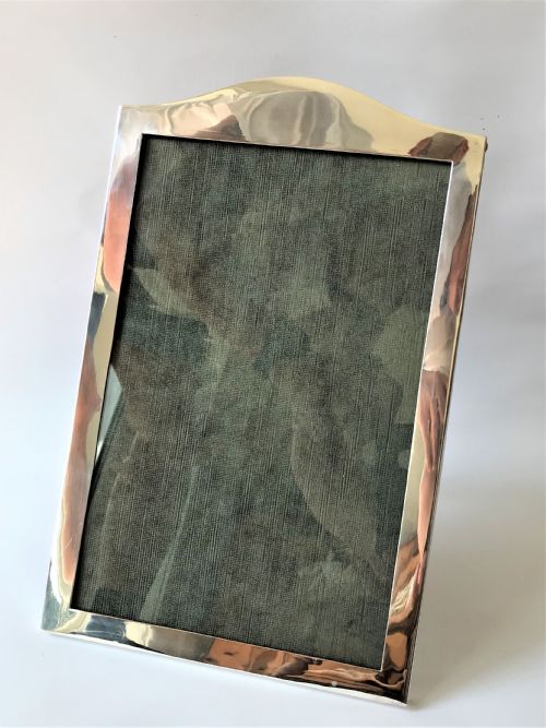fig 1. A very large handsome silver photo frame