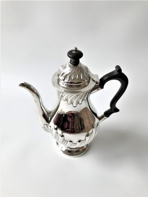 fig 1. A superb Victorian silver solo coffee pot