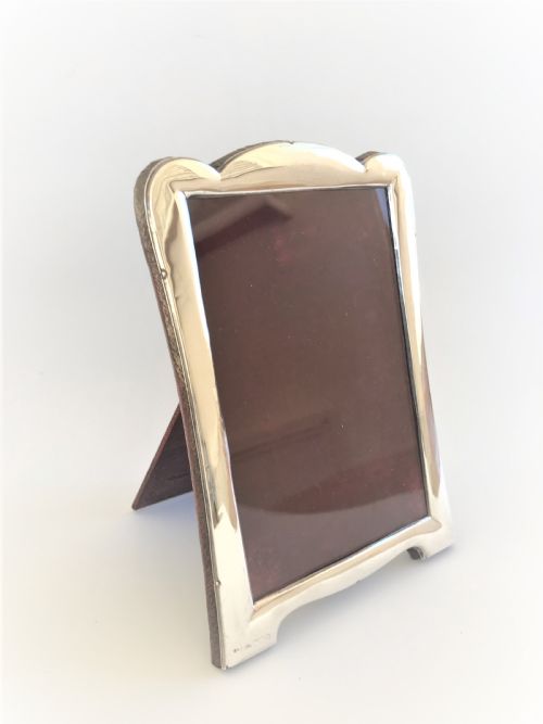 fig 1. A stylish George V silver photo frame