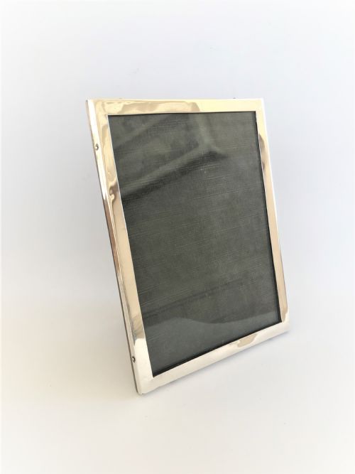 An Elegant George V Silver Photo Frame