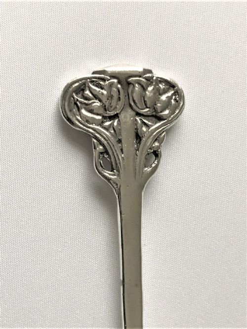 fig 1. An exceptional Ramsden & Carr Arts & Crafts silver spoon