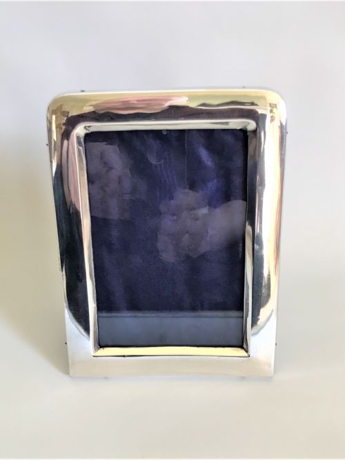 fig 1. A stylish Victorian silver photo frame