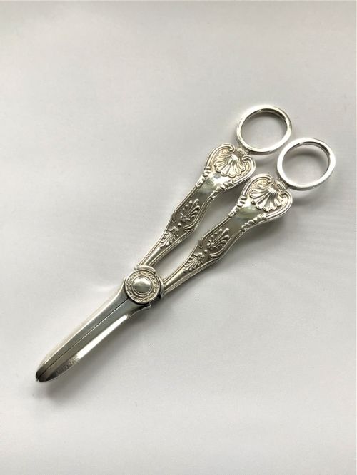 A Pair of Kings Pattern Silver Grape Shears