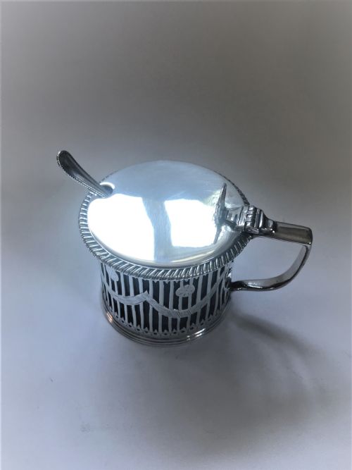 fig 1. A superb Victorian silver drum mustard & spoon