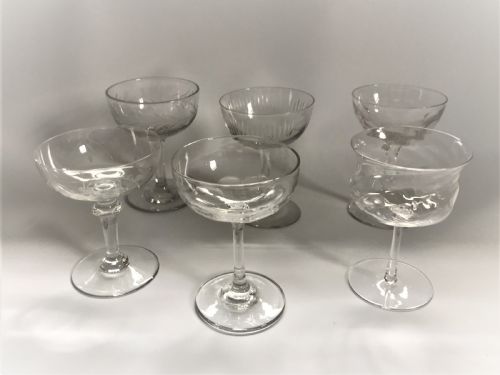 A Lovely Harlequin Set of 6 Champagne Bowls