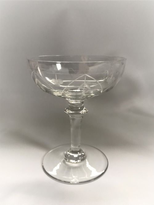 fig 3. A lovely harlequin set of 6 champagne bowls