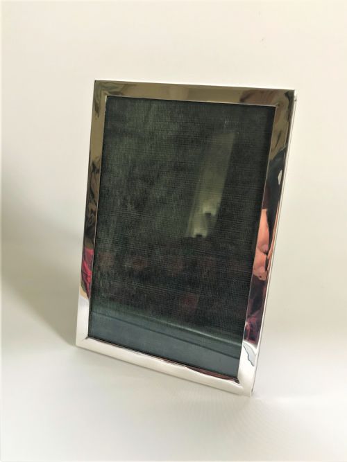 fig 1. A handsome George V silver photo frame