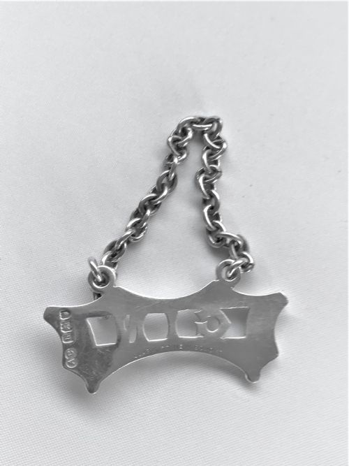 fig 1. A superior Edwardian silver Gin decanter label