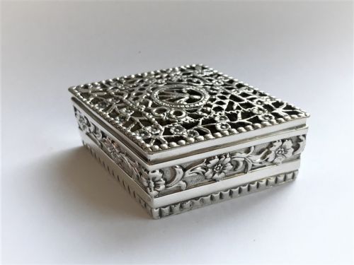 A Superb Edwardian Silver Pot Pouree Box
