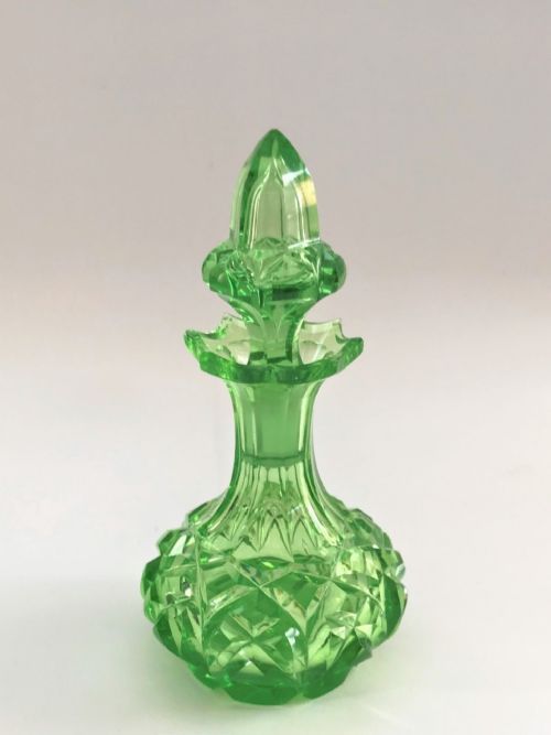 A Lovely Victorian Green Glass Scent Bottle
