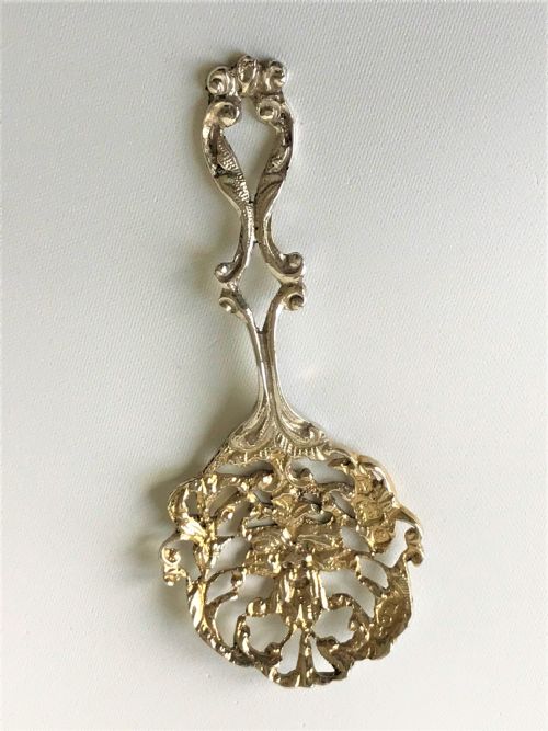 fig 1. A Petite Victorian William Comyns Silver Caddy Spoon