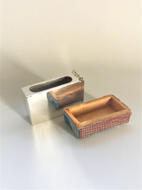 fig 1. A superior Edwardian silver match box holder
