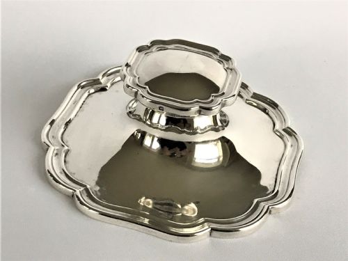 fig 1. A handsome George V silver inkwell