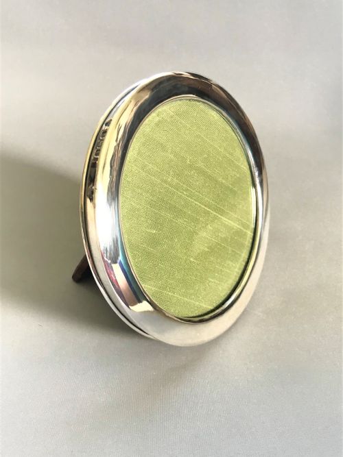 fig 1. A handsome George V round silver photo frame
