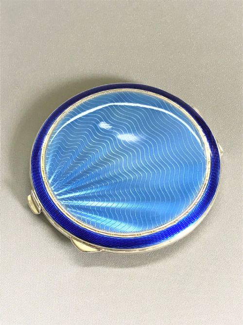 fig 1. A fabulous Art Deco bi-coloured silver & enamel compact