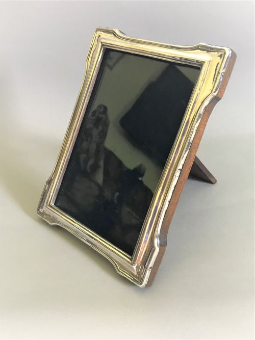 fig 1. A lovely Chester silver photo frame