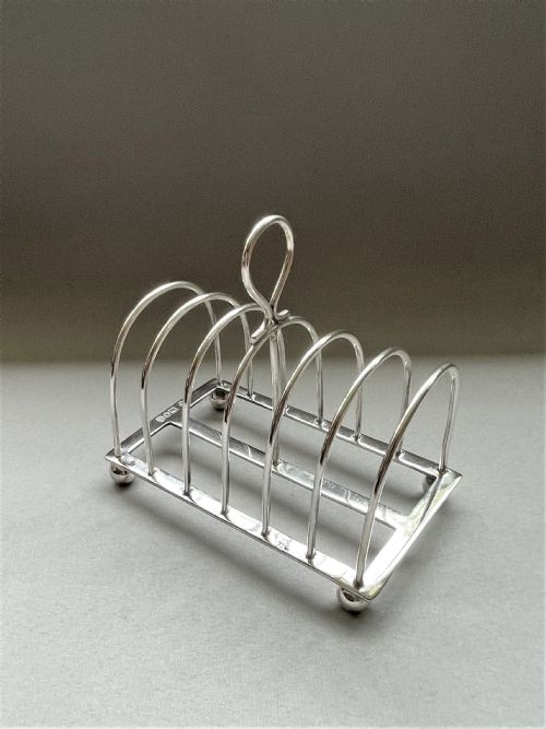 A Georgian Revival Six Slice Silver Toast Rack