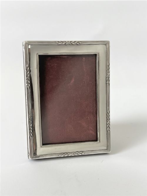 fig 1. A small landscape/portrait silver photo frame