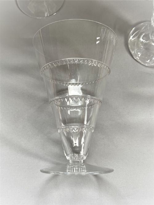 fig 1. An outstanding set of 8 Lalique 'Vouvray' Pattern glasses