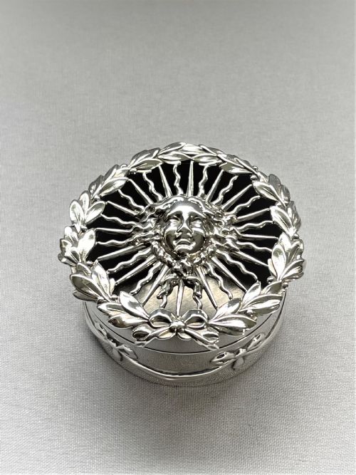 A Superb William Comyns Silver Pot Pouree Box