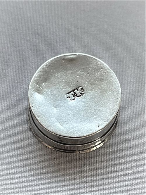 fig 1. An extremely rare Queen Anne silver patch box