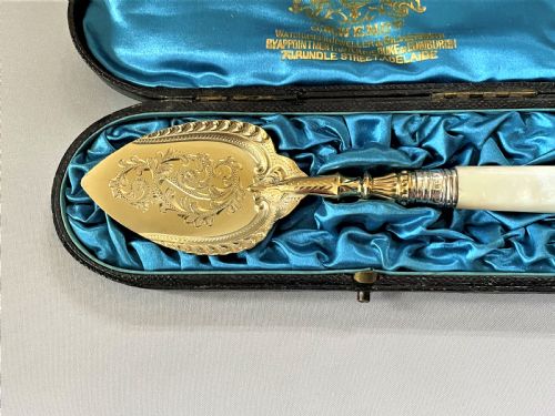 fig 1. A superb Edwardian silver gilt preserve spoon