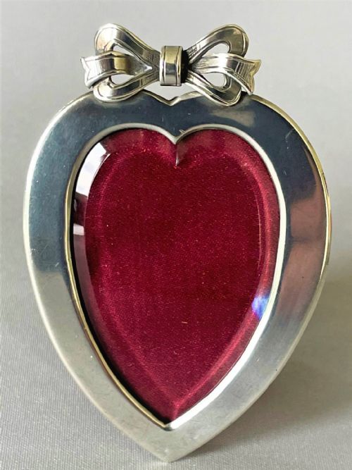 fig 1. A small Victorian heart shaped frame