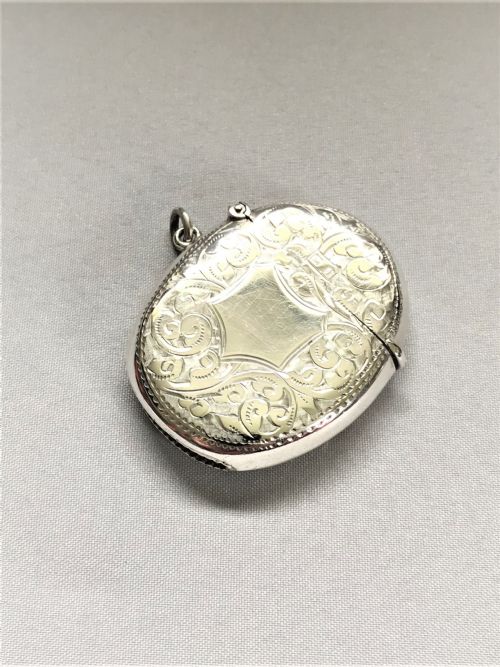 An Unusual Edwardian Oval Silver Vesta