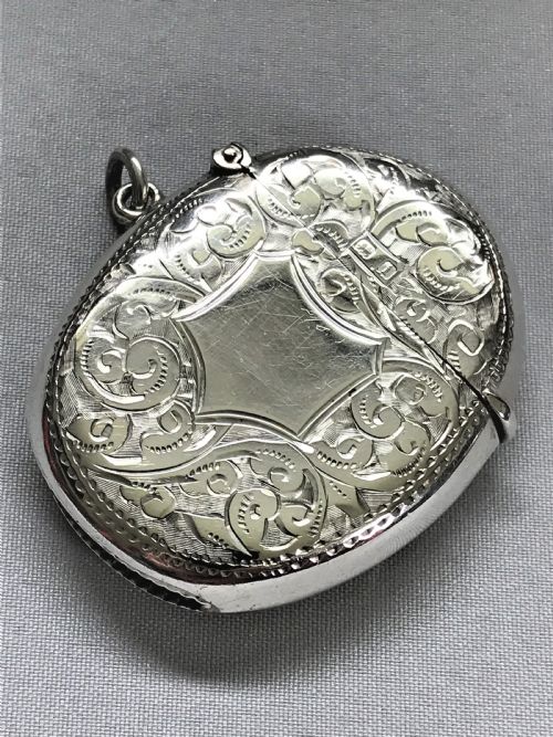 fig 1. An Unusual Edwardian Oval Silver Vesta