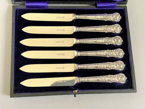 fig 1. A boxed set of silver handled tea/fruit knives