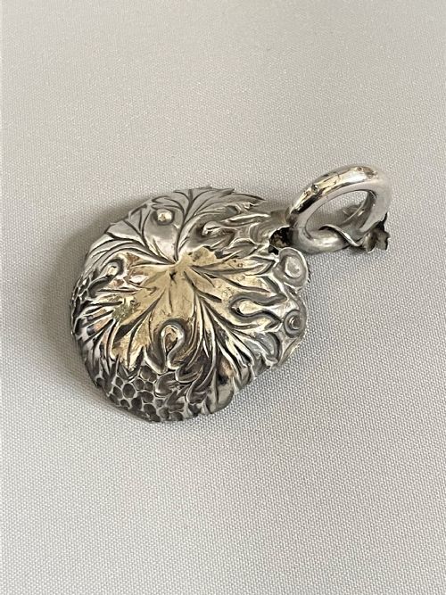 fig 1. An outstanding Victorian silver caddy spoon