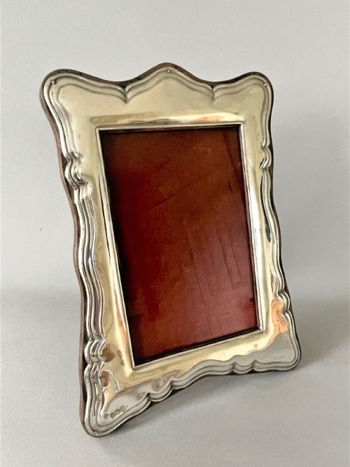 fig 1. A gorgeous shaped silver photo frame