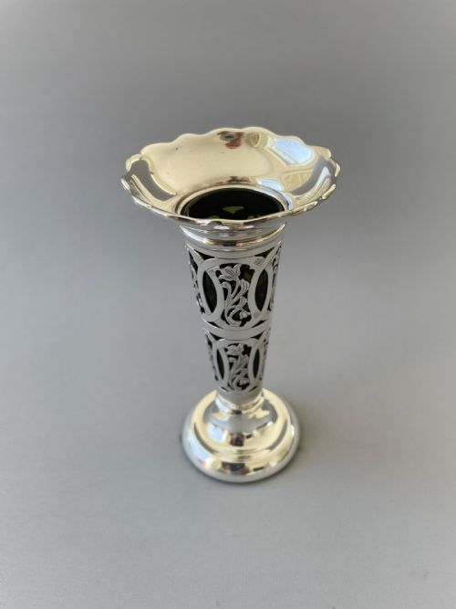 fig 1. An Edwardian Chester silver bud vase with green liner
