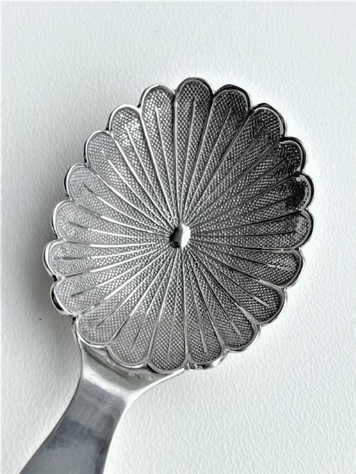 fig 1. A most unusual Georgian silver caddy spoon