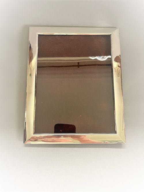 fig 1. A handsome Edwardian silver photo frame