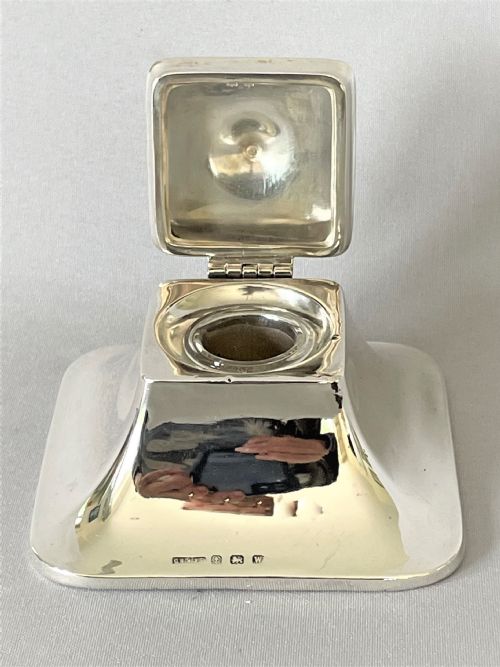fig 1. A stylish silver George V inkwell of squared form