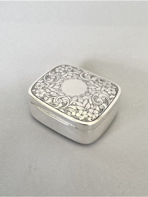 A Fabulous Late Victorian Silver Gilt Table Snuff Box