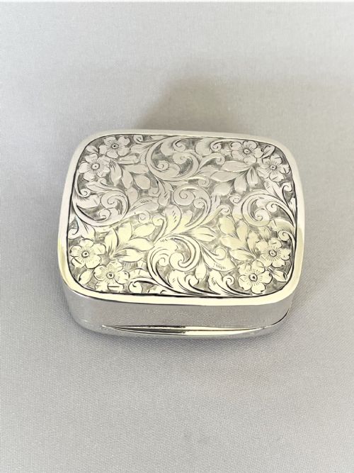 fig 1. A fabulous late Victorian silver gilt table snuff box