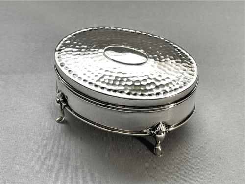 An Edwardian Arts & Crafts Silver Trinket or Cuff Links Box