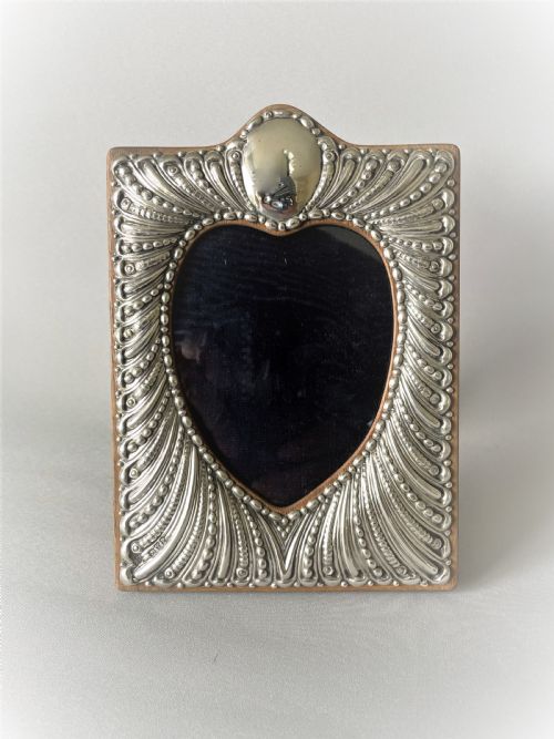 fig 1. A fabulous Victorian Chester silver photo frame