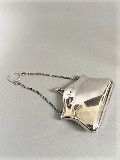 A Stylish Edwardian Chester Silver Cocktail Purse