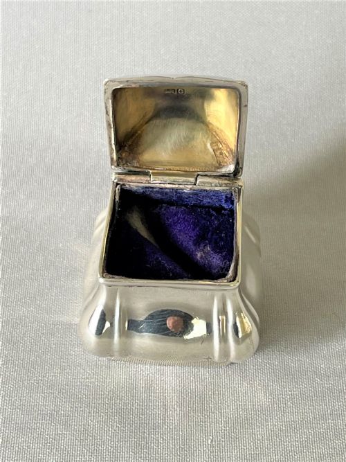fig 1. A lovely Edwardian silver single ring box