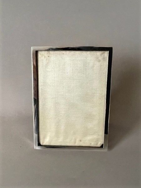 fig 1. A good George V silver photo frame